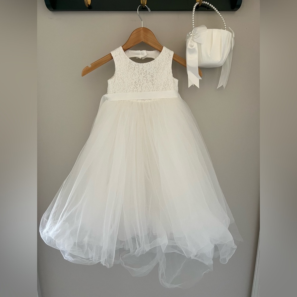 David’s Bridal flower girl dress style RK1368 size 2T soft white basket included